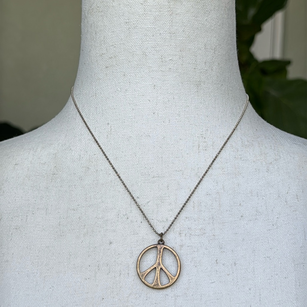 American Eagle Peace Pendant Necklace 12$